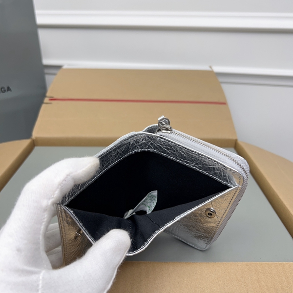 超激安ブランド財布偽物着用イメージ